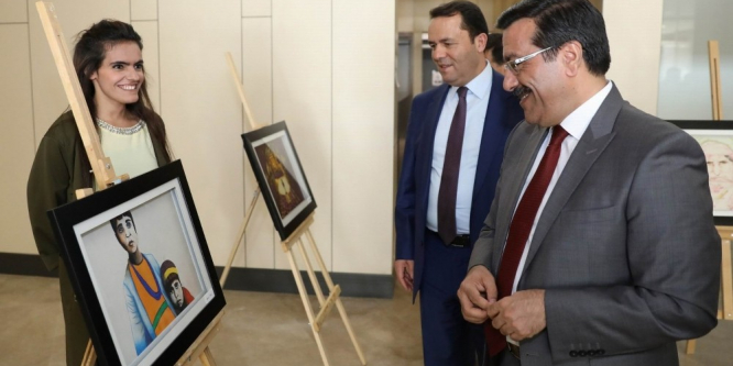 ‘Kırık çizgilerden memleket manzaraları’ sergisi açıldı