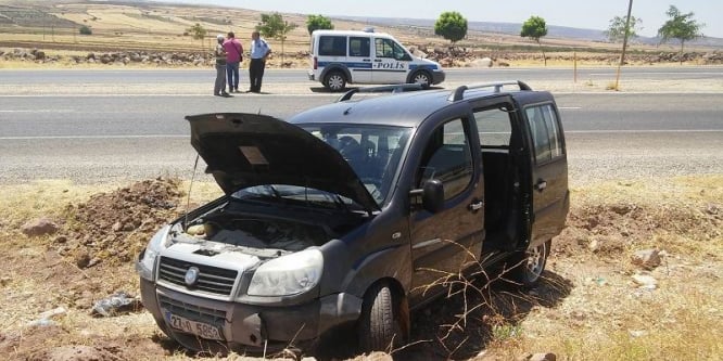Araç tarlaya uçtu: 3 yaralı