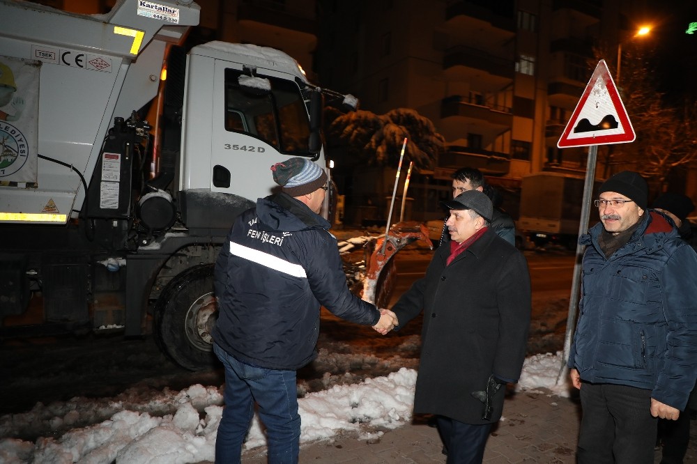 687 kilometre yolda 24 saat kar nöbeti 