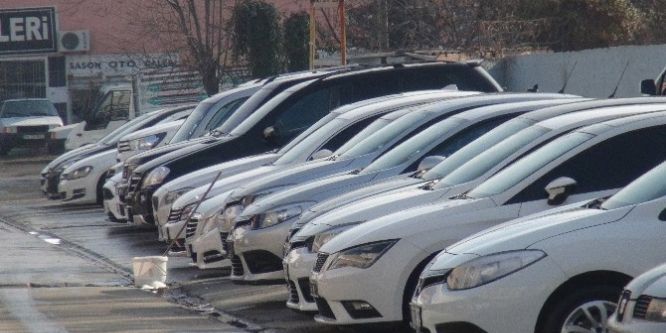 Dövizdeki yükseliş ikinci el otomobil piyasasını da vurdu