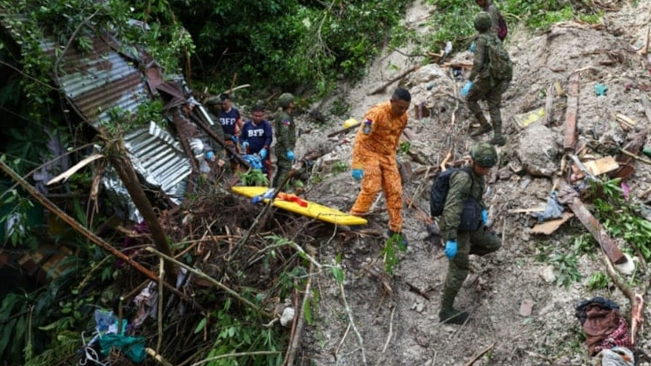 6,9 büyüklüğündeki depremde ölenlerin sayısı 61'e yükseldi