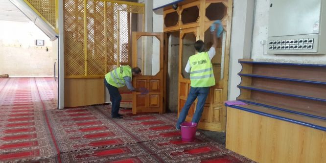 Silvan’daki camilerde Ramazan temizliği