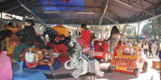 Aydın’da yarı yıl tatili lunaparkları doldurdu