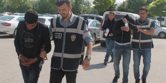Otomobil çalan şüpheliler tutuklandı