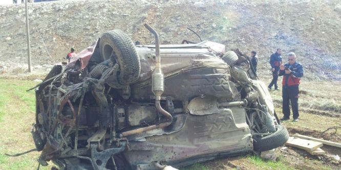 Cenazeye giden aile kaza geçirdi: 1 ölü 2 yaralı