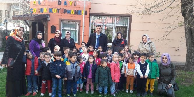 Miniklere kitap sevgisi aşılanıyor