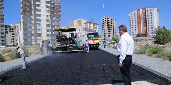 Talas’ta asfalt çalışmalarında yoğun mesai