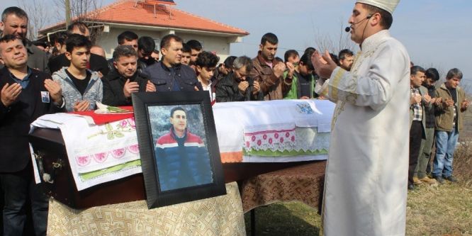 Havalı tüfekle vurulan genç toprağa defnedildi