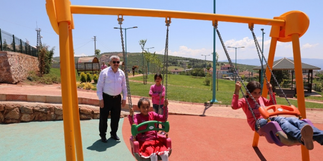 Başkan Baran Körfez’in parklarını inceliyor
