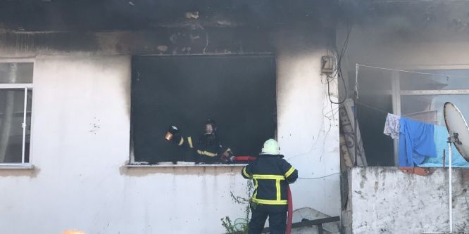 Patlayan televizyon evi kül etti