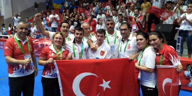 Kağıtsporlu karateciler Deaflympics 2017’de tarihe geçti