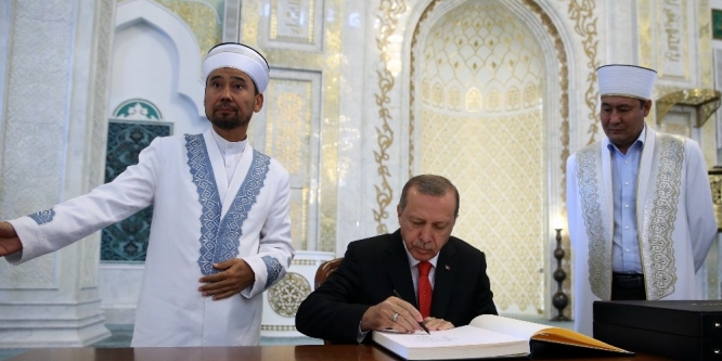 Cumhurbaşkanı Erdoğan’dan Kazakistan’da cami ziyareti