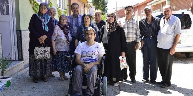Başkan Ataç, akülü aracını Doğan’a teslim etti