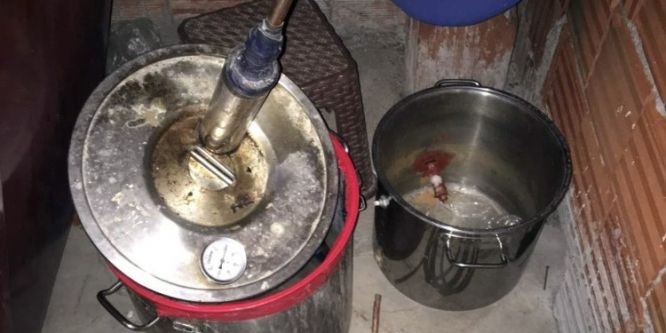 Bergama’da kaçak içki operasyonu: 2 gözaltı