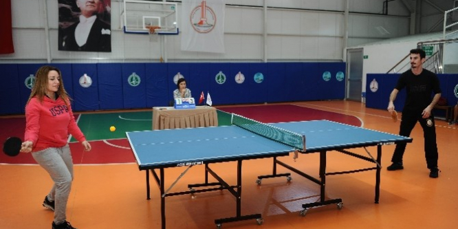 Karşıyaka Belediyesinin personelleri turnuvada karşılaştı