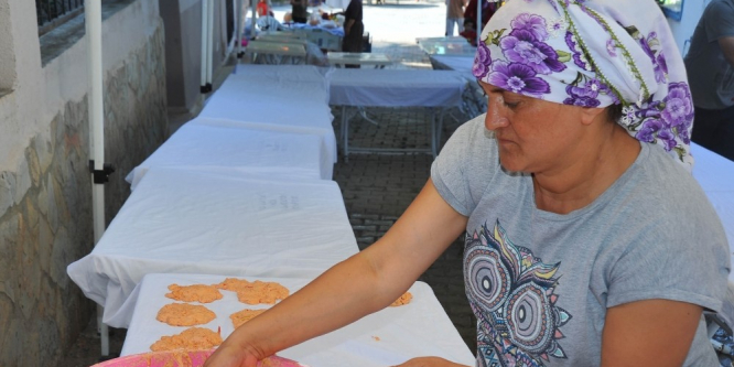 Kadınlardan tarhana yapımı eğitimi