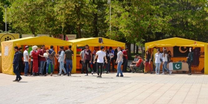 Yabancı öğrenciler ülkelerini tanıttı