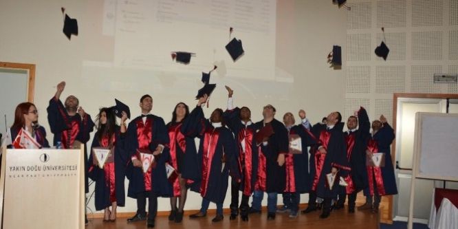 Yakın Doğu Üniversitesi Sağlık Bilimleri Fakültesi güz dönemi mezunları diplomalarını törenle aldı