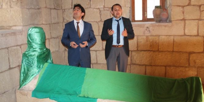 100 yıldır kapalı olan türbeler vatandaşlar için açıldı