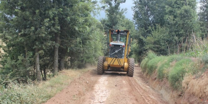 Baktırlı’nın ova yollarında hummalı çalışma
