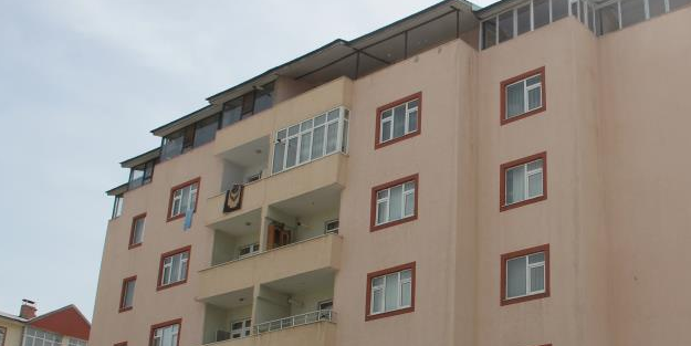 6'ncı kattan düşen çocuğu mahalleli tuttu!