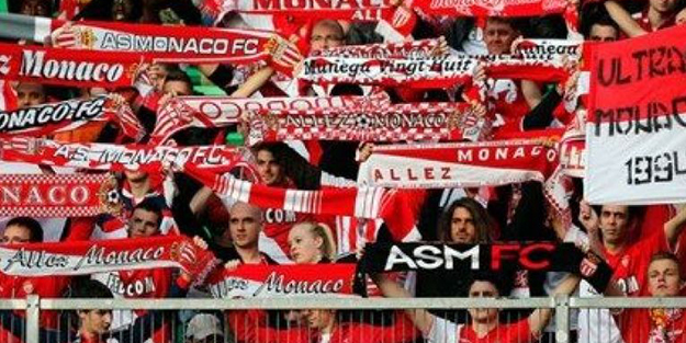 Dünyaca ünlü takım tarihi fark yeyince bilet paralarını iade etme kararı aldı!