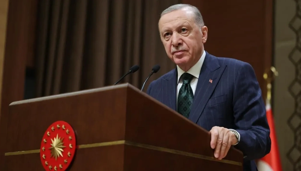7 başkan AK Partili oldu! Rozetlerini Erdoğan taktı