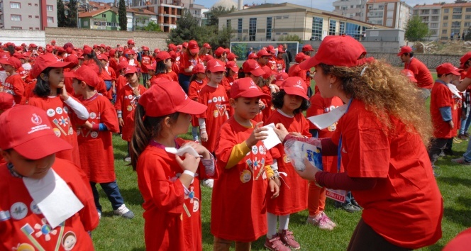 7 Bin 871 çocukla diş fırçalama rekoru kırıldı