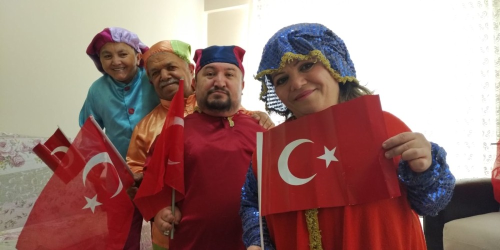 7 Cüceler 23 Nisan’da çocuklara seslendi 