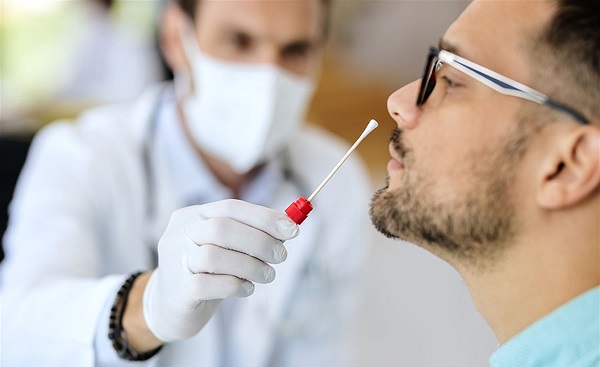 7. günün sonunda korona testi pozitif çıkan ne olur karantina sürer mi?