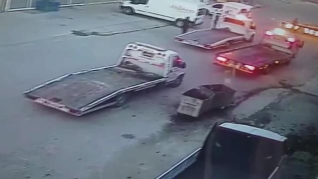 7 hafif ticari aracı çekicilere yükleyip çaldılar