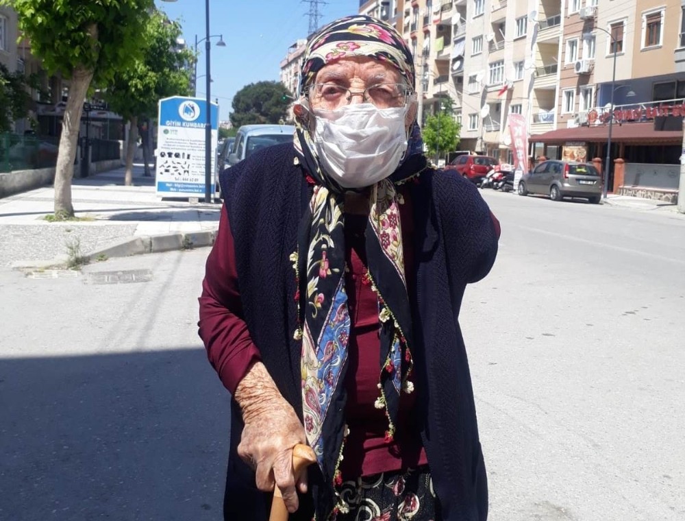 7 hafta sonra sokağa çıktı 