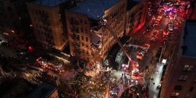 7 katlı apartmanın bir kısmı çöktü!