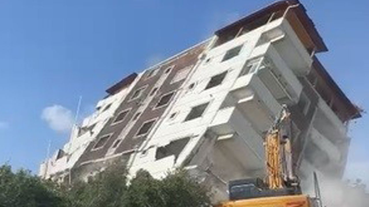 7 katlı bina tek hamlede yerle bir oldu!