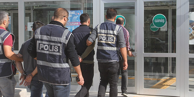 7 kere sıçrayan çekirge 8'incide yakalandı