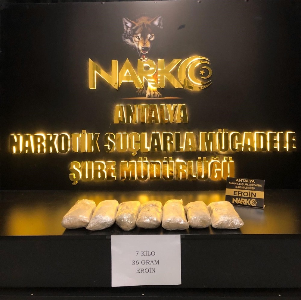 7 kilo uyuşturucu ile yakalanan 2 kişi tutuklandı 