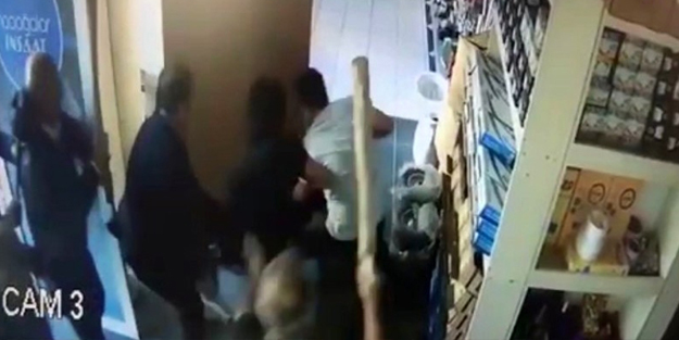 7 kişi sopalarla boksöre saldırdı! Dehşete düşüren anlar kamerada!