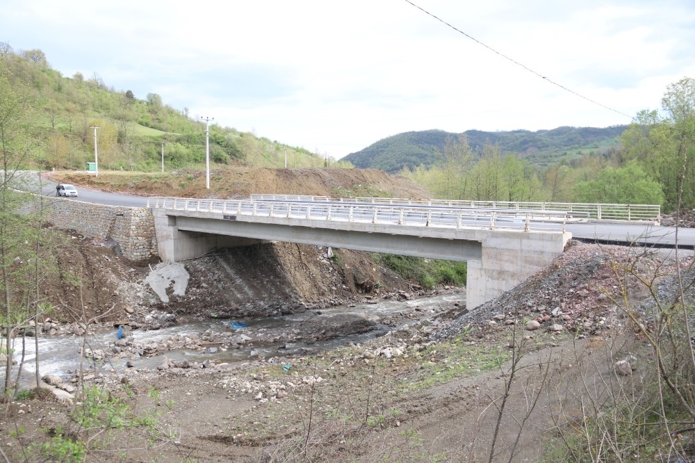 7 mahallenin ulaşımını sağlayacak olan köprü hizmete açıldı 