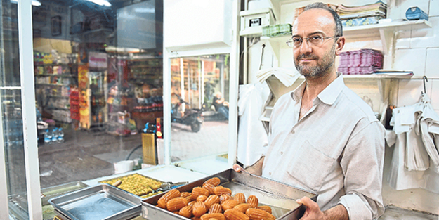 7 metrekarelik dükkanda 100 yıllık tatlı durağı
