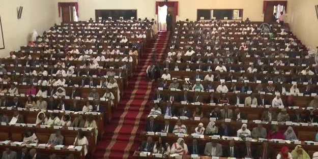 7 parti kendini feshederek tek parti kurdu