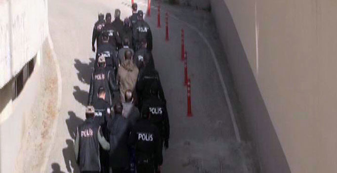 7 terörist saldırı hazırlığında yakalandı