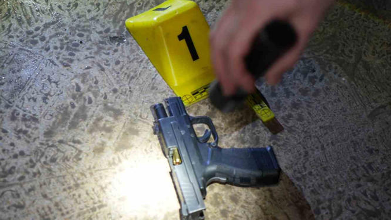 7 Yaşındaki Çocuk Babasını Kazayla Vurdu