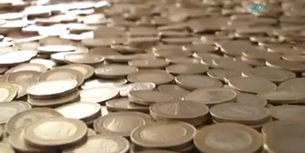 7 yıl boyunca bozuk para ile servet biriktirdi