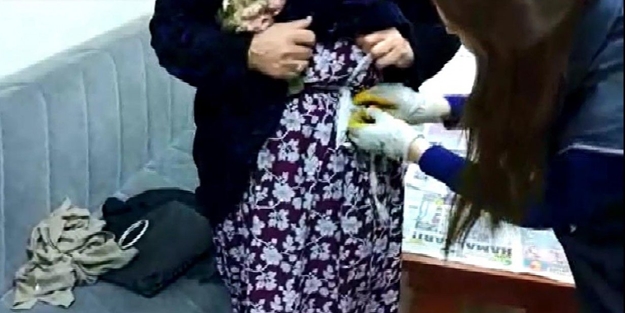 70 yaşındaki kadının belinden çıkanlar şoke etti