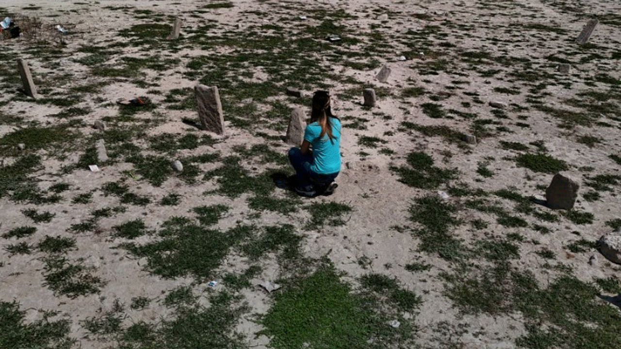 70 yıl sonra mezar başında dua ettiler!