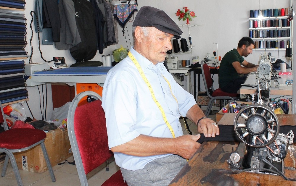 70 yıldır terzilik mesleğini sürdürüyor 