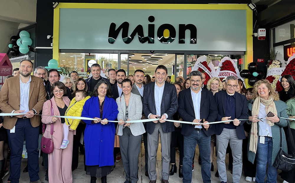 70 yıllık deneyimini kozmetik mağazacılığına taşıdı! 9 bine yakın ürün çeşidi!