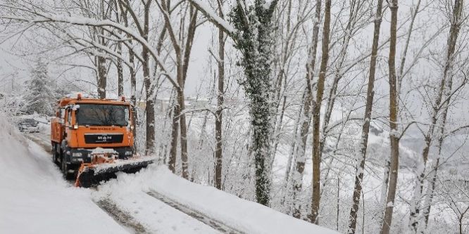 Trabzon Büyükşehir Belediyesi şehrin her noktasında kar mücadelesi sürüyor