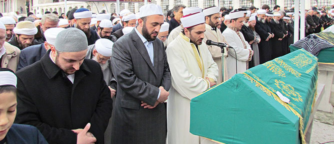 Hüseyin Kılıç Hocaefendi dualarla uğurlandı