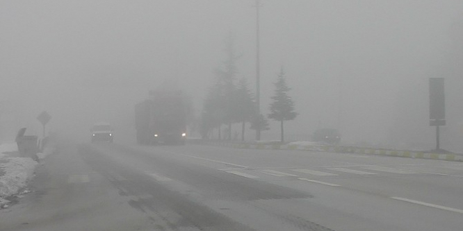 Konya Kulu’da yoğun sis trafiği olumsuz etkiliyor